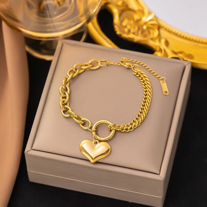 Heart-Shaped Bracelet Gold