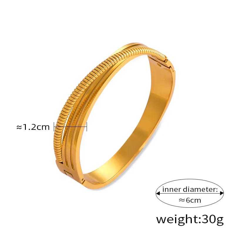 Classy modern bracelet(18K Gold Plated)