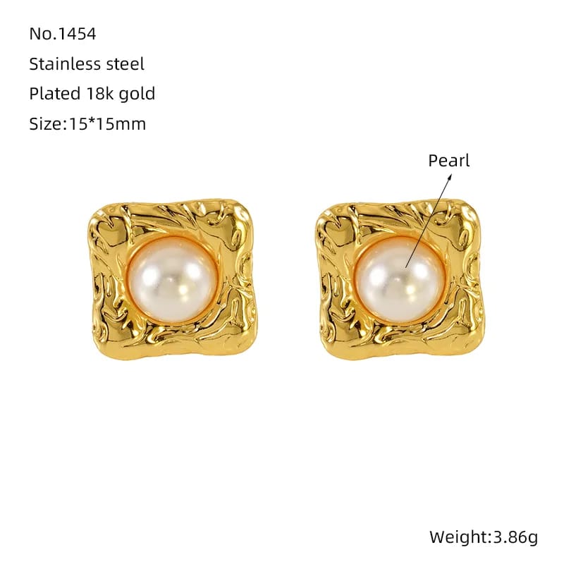 Gold Plated Pearl Ear Studs