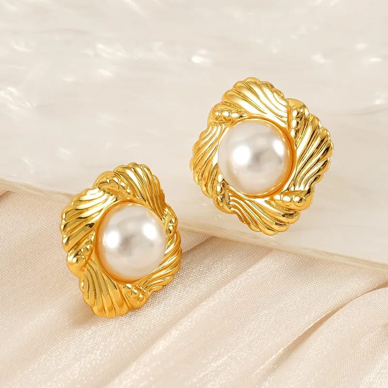 Gold Plated Pearl Ear Studs