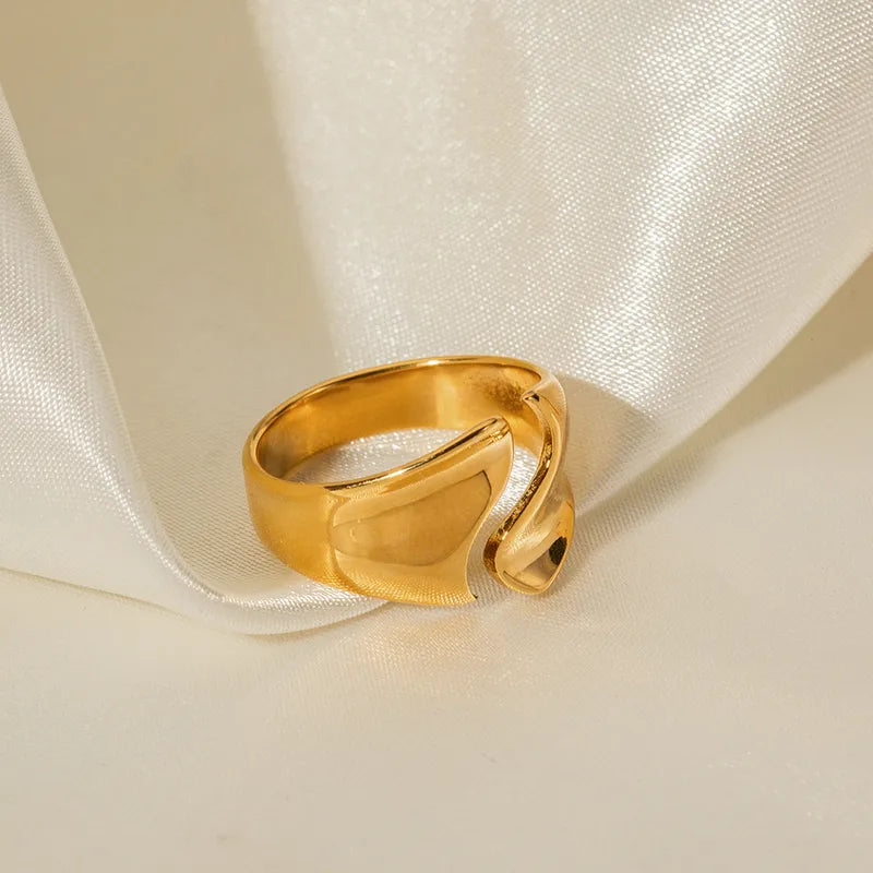 Arc Chic Ring 18k Gold plated